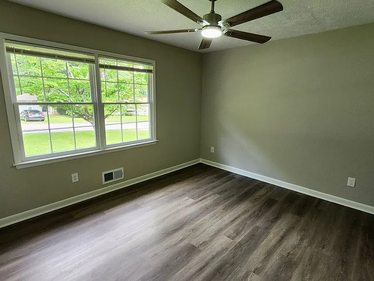 1007 Strawberry Ln — Photo 12