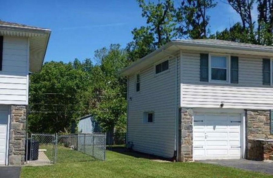 2nd image of 1107 Brookwood Ln