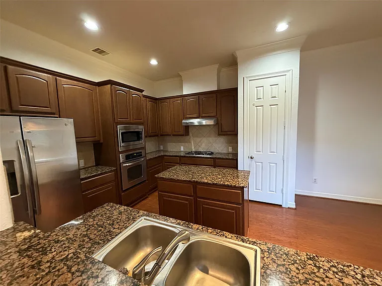 11602 Royal Oaks Xing — Photo 14