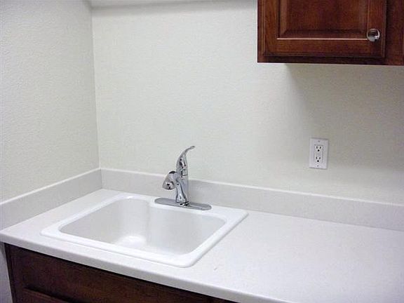 5th image of 2325 Belle Glade Ln