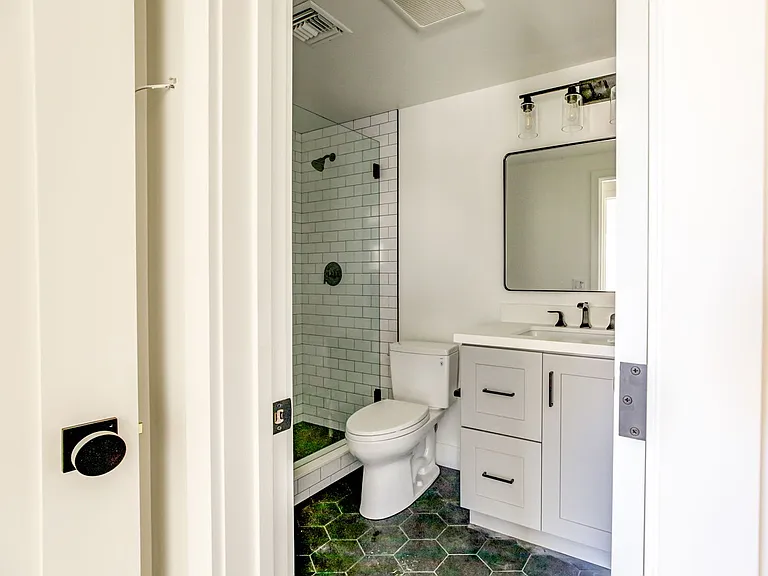 455 N Olive St — Photo 13