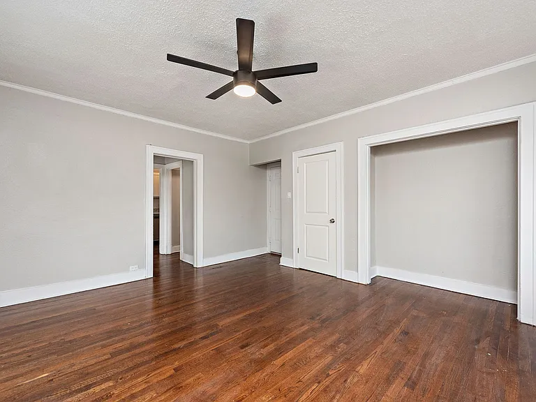 901 E Linwood Blvd — Photo 44