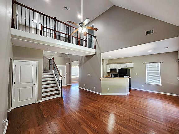 5th image of 240 Carrington Ave