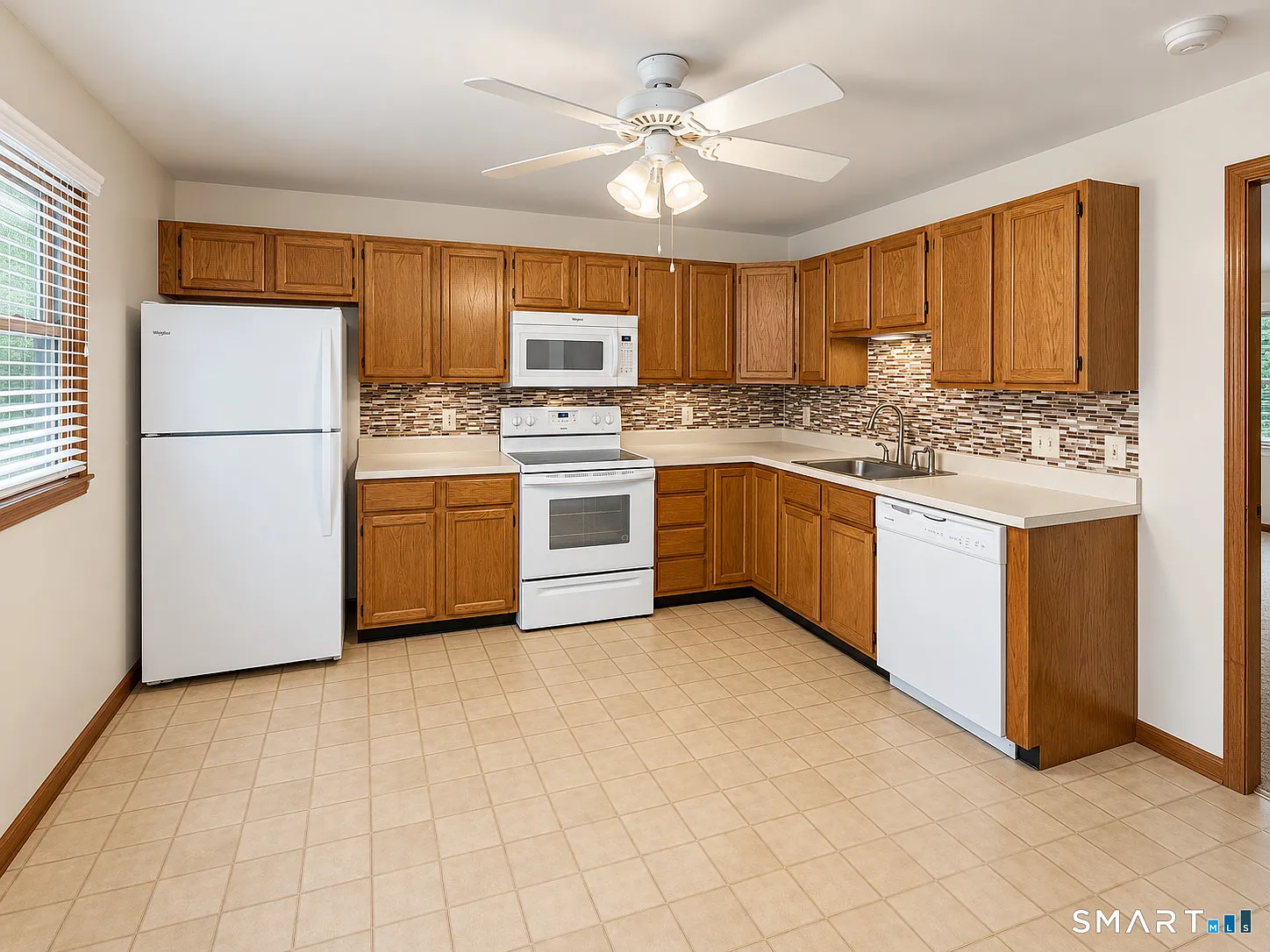 2 bed, 1.5 bath, 3346 sqft, $2,300 — Photo 3