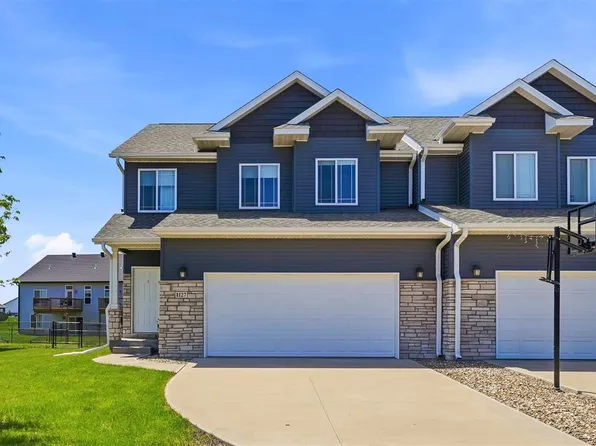 1127 Mary Ln, North Liberty, IA 52317