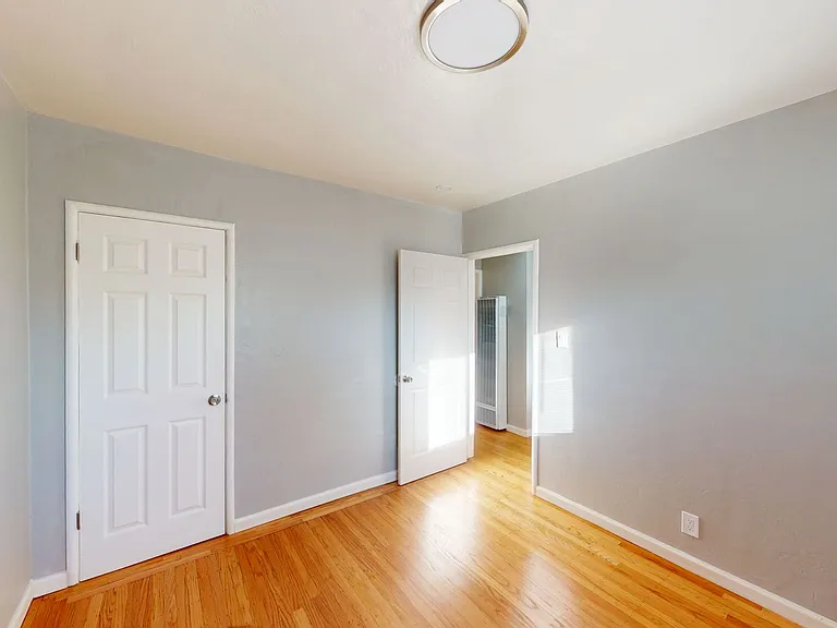 22815 Grand St — Photo 20