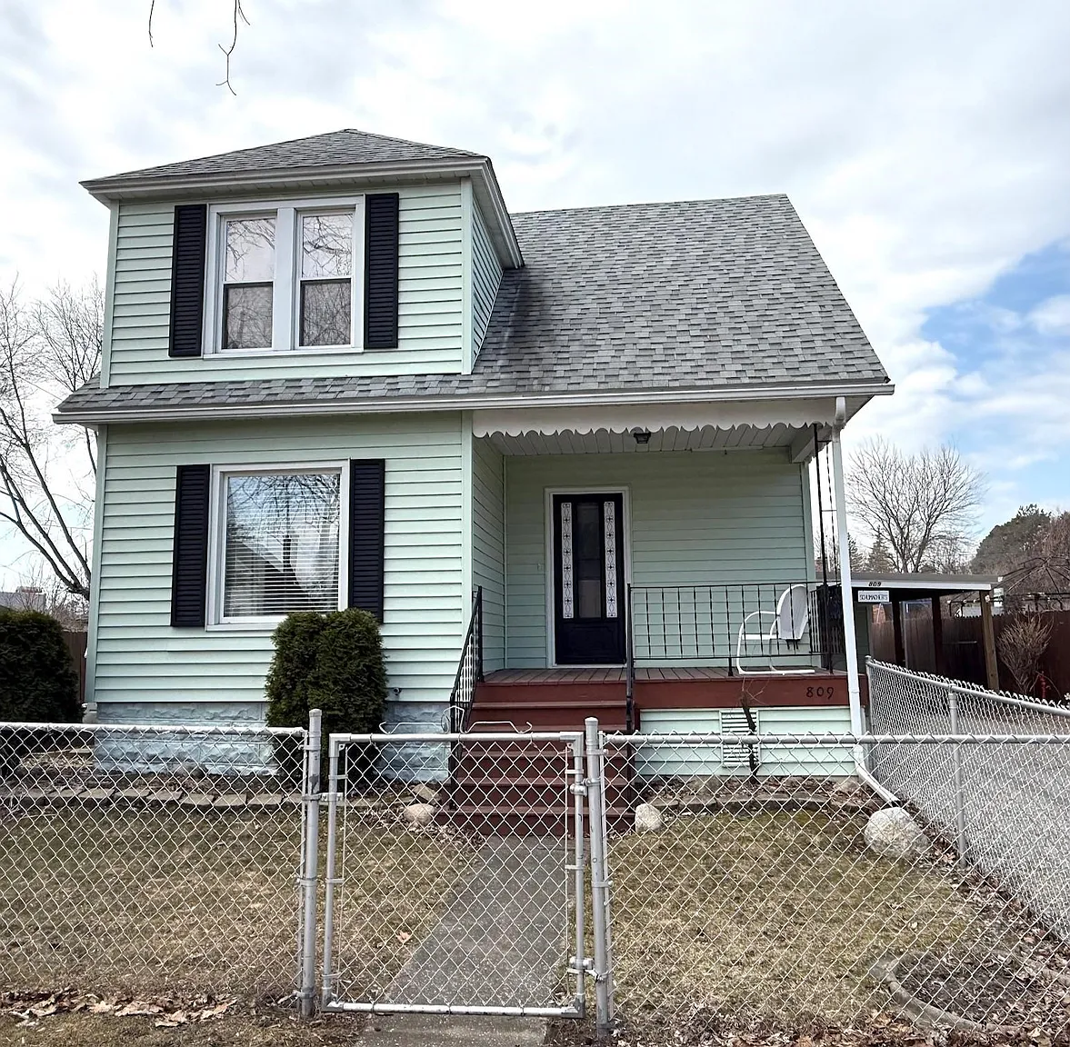 809 N Linn St photo 1