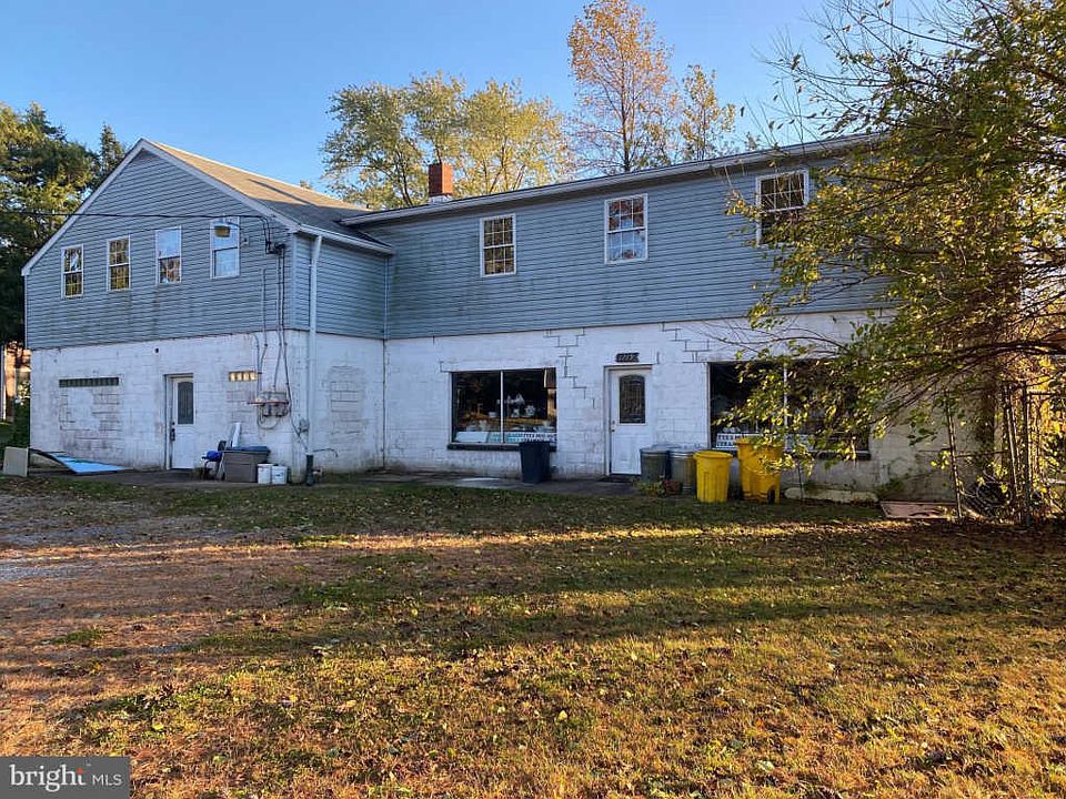 2nd image of 1279 Delmont Rd