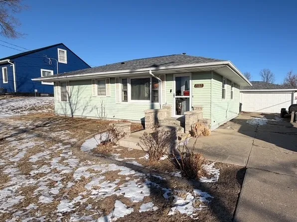 3302 12th Ave SW, Cedar Rapids, IA 52404