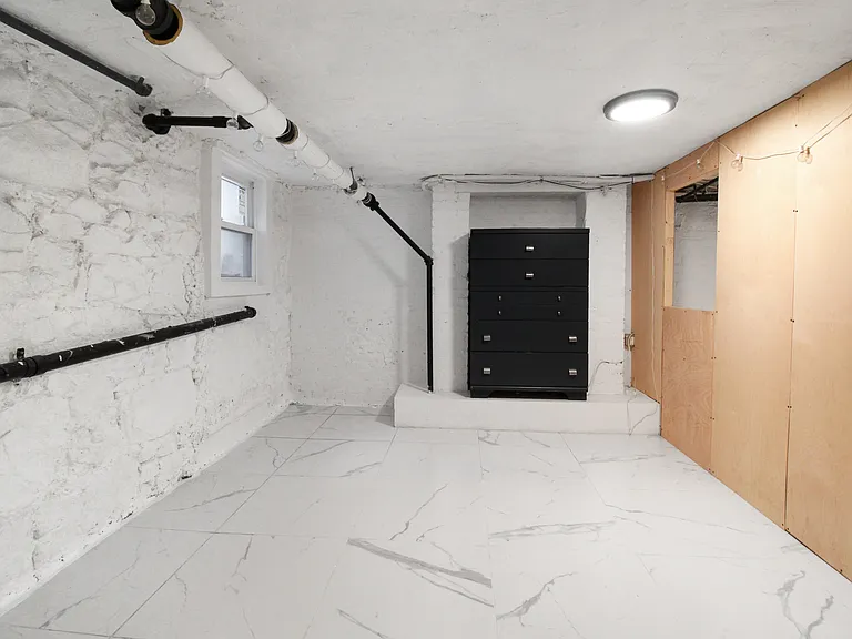 70 Halsey St #1 — Photo 24