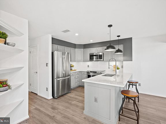 3rd image of 7008 Irwell Ln #13D