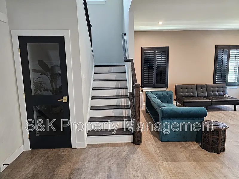6 bed, 5.0 bath, 4413 sqft, $3,900 — Photo 3