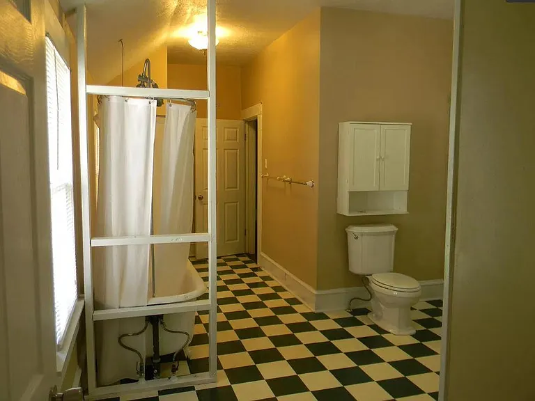 903 E Washington Ave — Photo 19