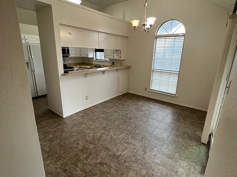 812 Cornfield Dr — Photo 10