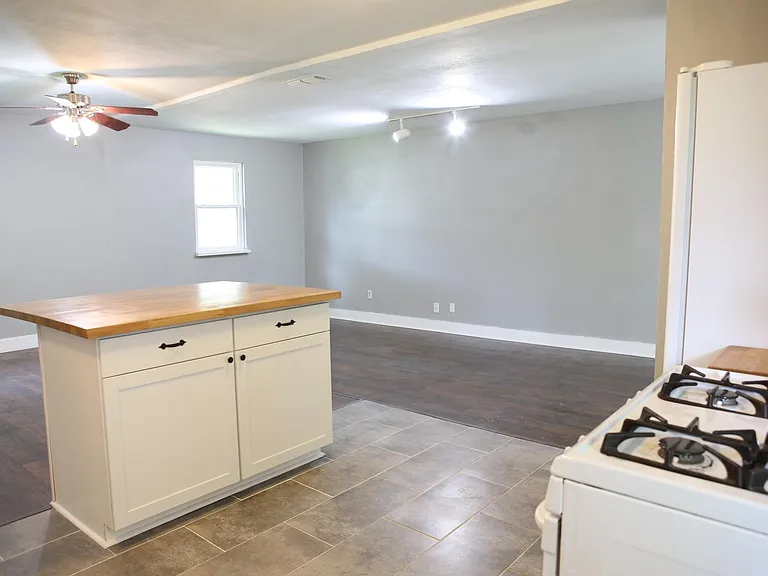 3908 Atlas Dr — Photo 5