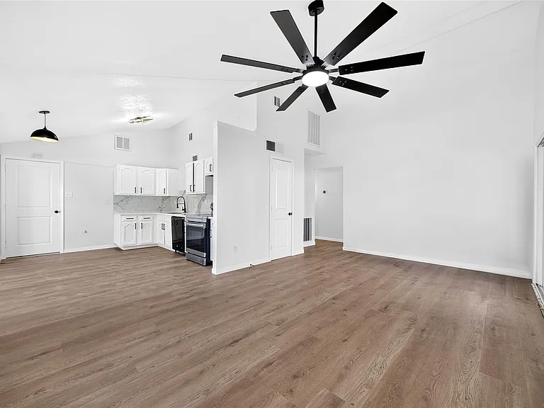 24114 Four Sixes Ln — Photo 12