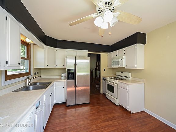 3rd image of 823 Gerry St