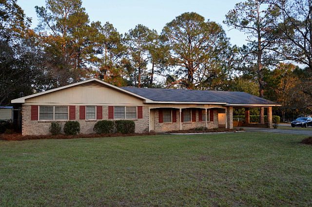 1st image of 1406 Meadows Ln
