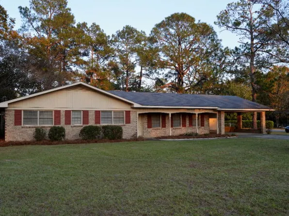 1406 Meadows Ln, Vidalia, GA 30474