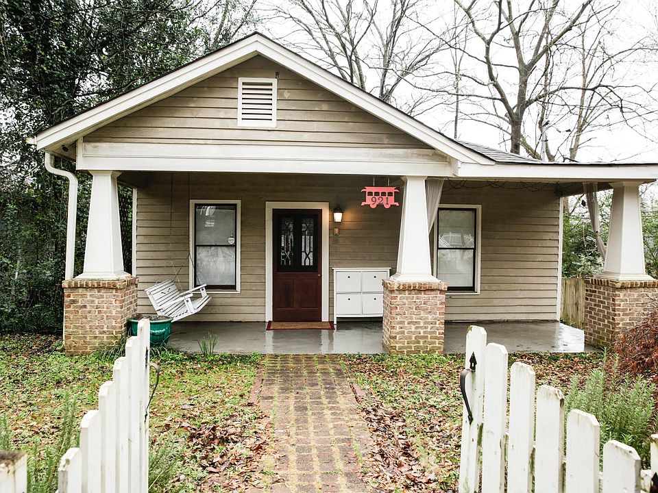 Bungalow in the heart of Ormewood Park, walking distance to Grant Park, Glenwood Park, EAV, and yards from the Beltline.
