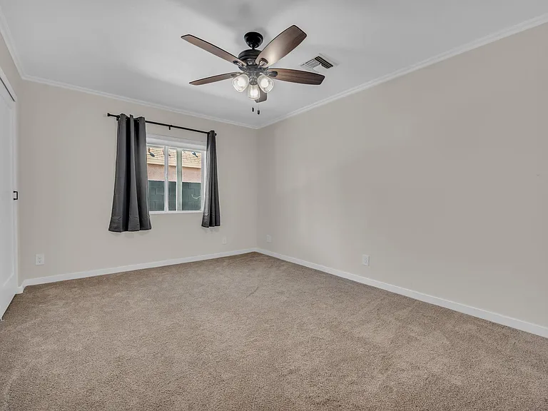 325 E Mitchell Dr — Photo 12