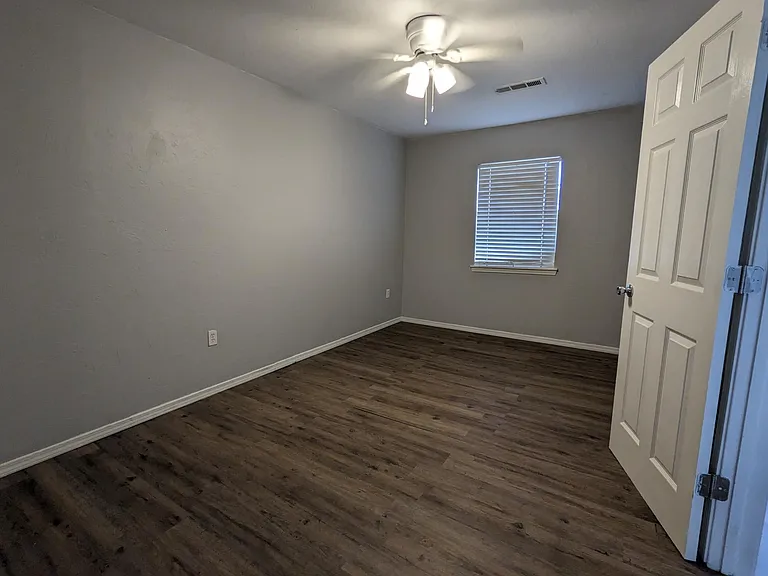 417 W Pulaski St — Photo 17