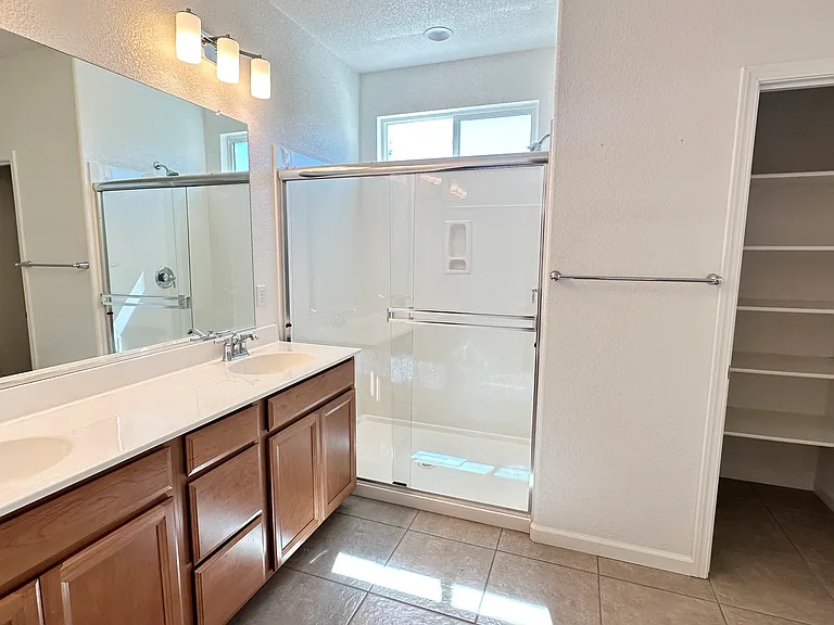 2428 Freestone Dr — Photo 8