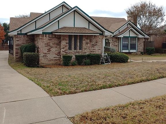3rd image of 2513 Glenoaks Ct