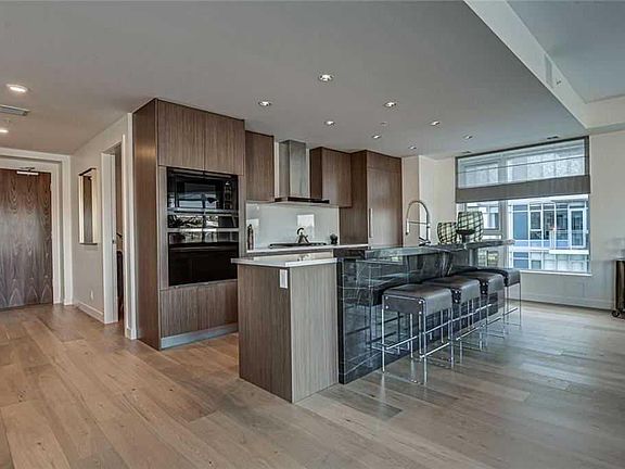5th image of 128 NW Waterfront Ct SW #501