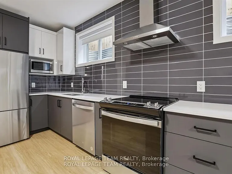 47 Grosvenor Ave #1 — Photo 9