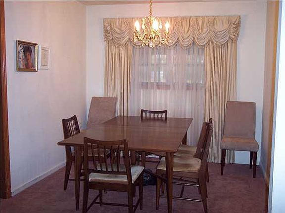 Dining room.