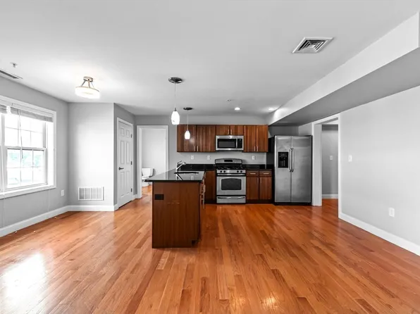 29 Spruce St Unit 22, Waltham, MA 02453