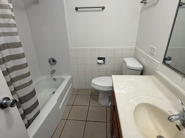10700 S Roberts Rd #1 — Photo 5