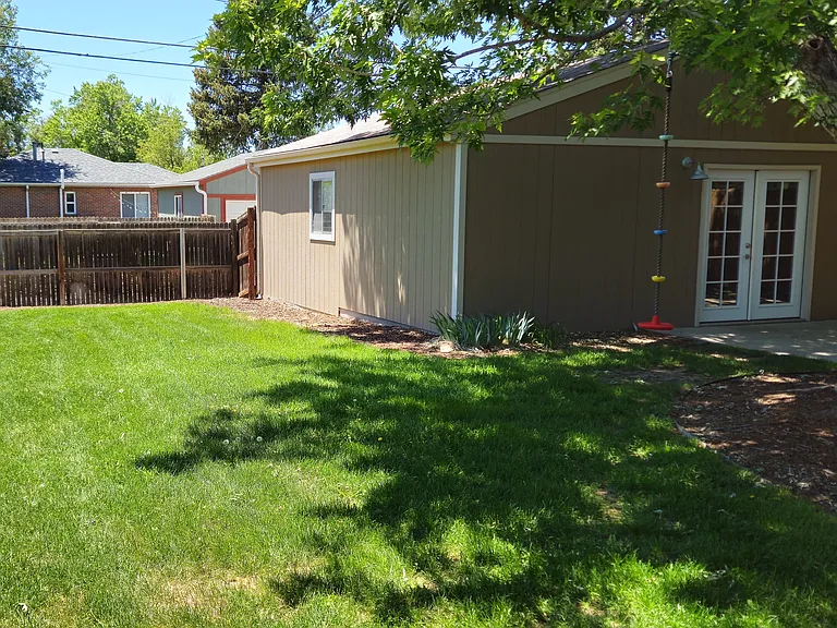 2415 Olive St — Photo 51