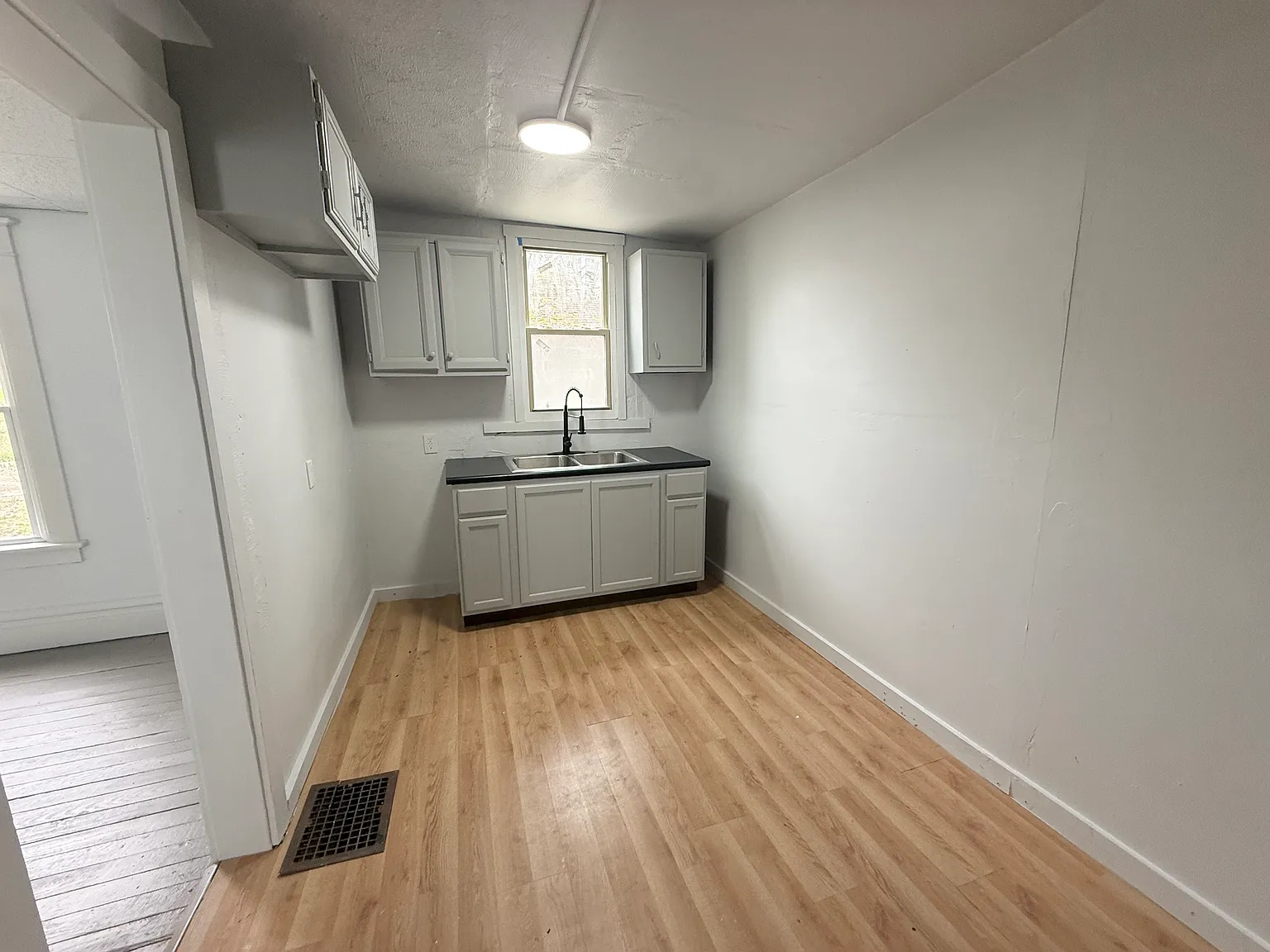 422 Prospect St — Photo 2