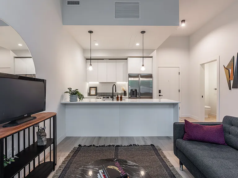 1700 Oak #01 (former model unit)