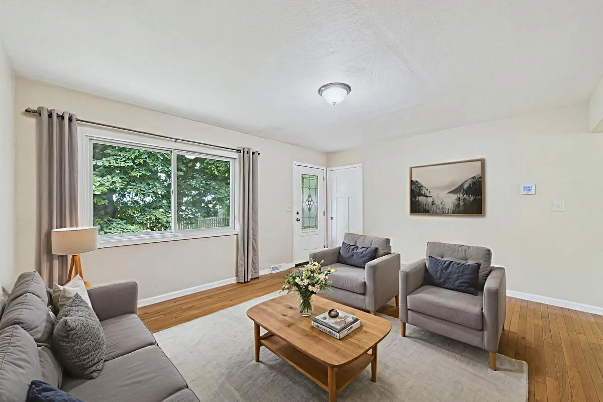 3 bed, 1.0 bath, 1468 sqft, $2,150 — Photo 3