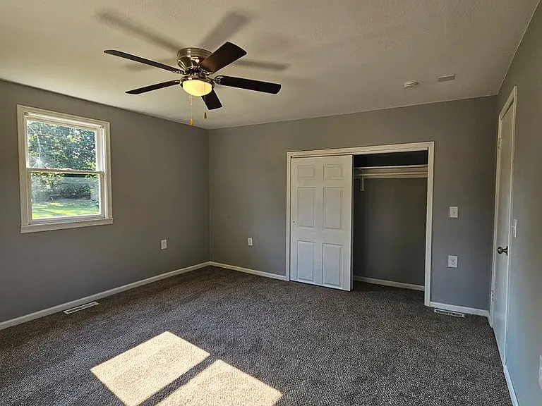 1038 E Division St — Photo 9