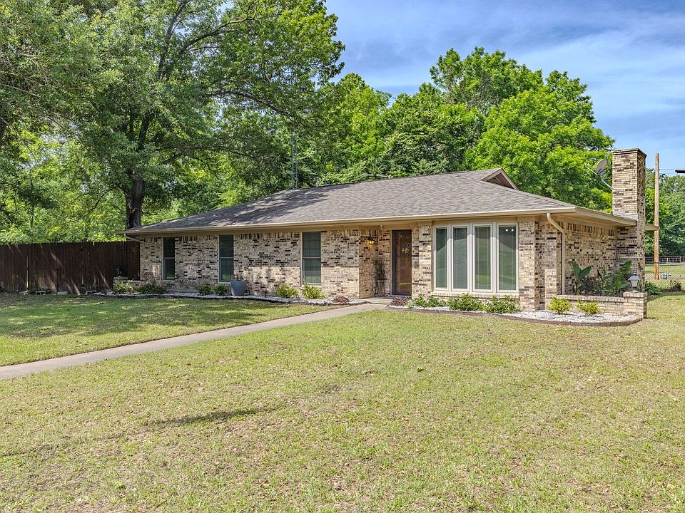 1st image of 3026 Arapaho Rd