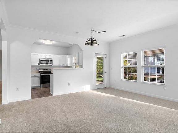 5th image of 1423 Shadow Ridge Rd
