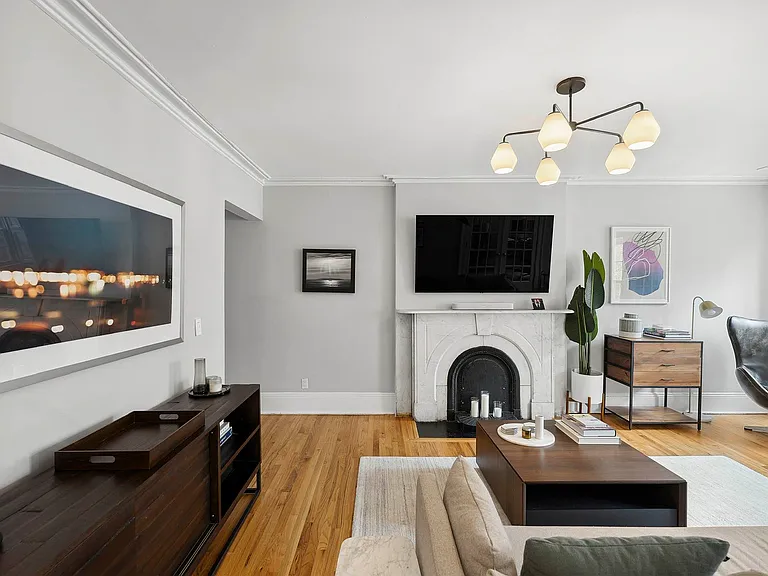 136 W 11th St #3 — Photo 5