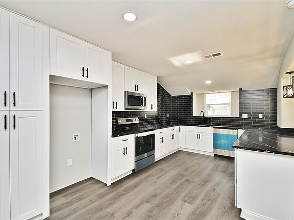 3rd image of 2035 Round Spring Dr