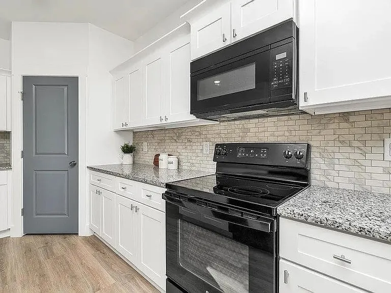 206 Essex Dr — Photo 9