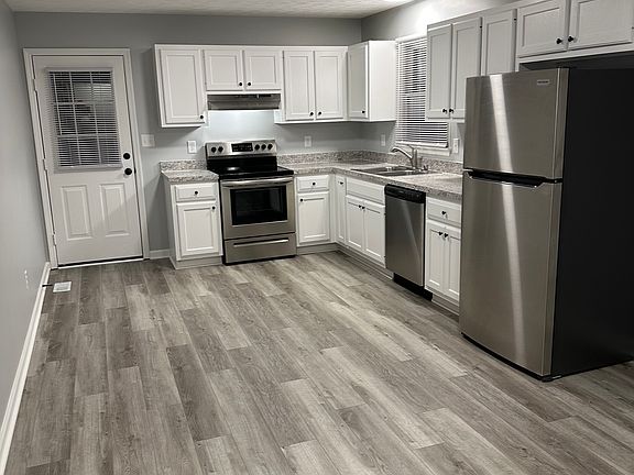 3rd image of 305 Woodspointe Way