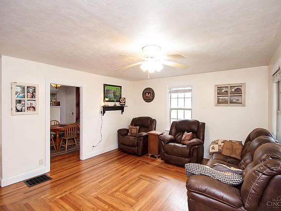4th image of 208 E Main St
