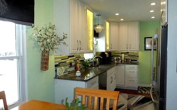 2nd image of 526 S Lombard Ave