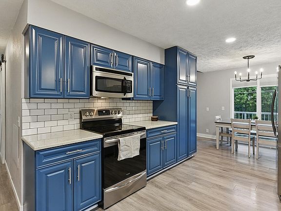 5th image of 18640 Cathy Ln