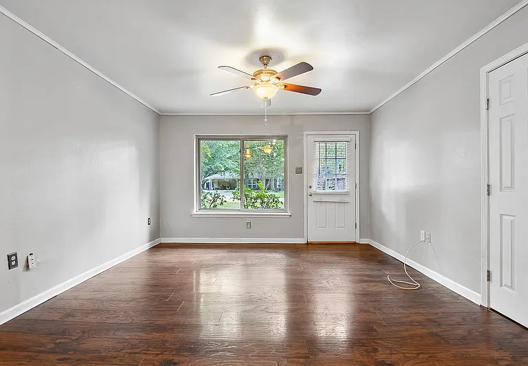 16944 Kenton Ave — Photo 5