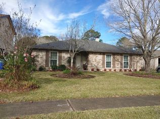 829 N Plantation Dr, Angleton, TX 77515