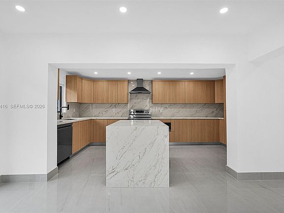 3rd image of 998 SW 11th St